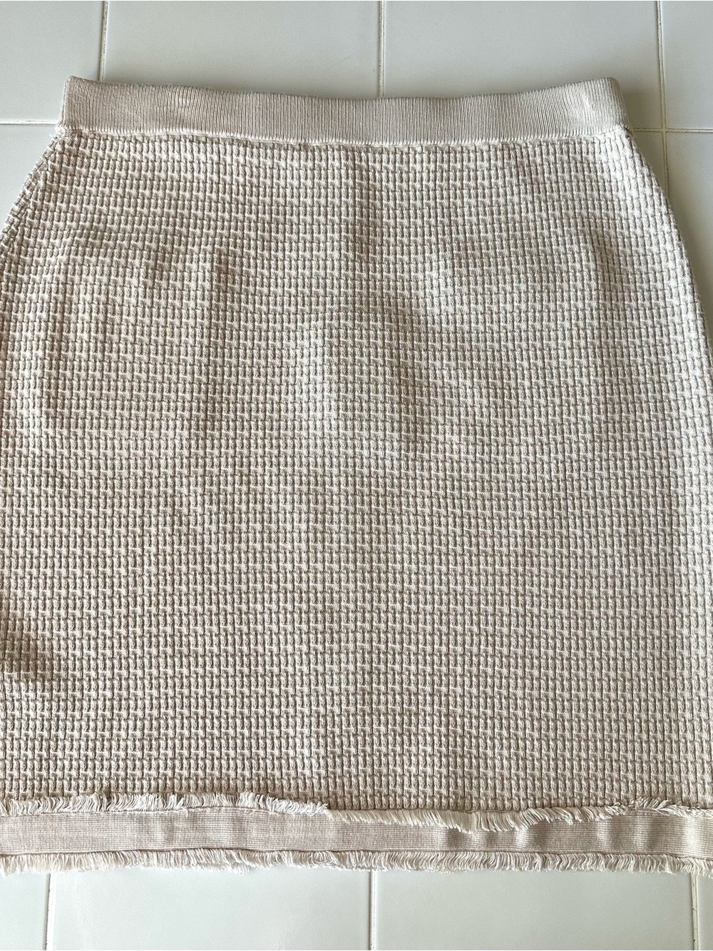 Adrianna Papell NWT Textured Knit Fringe Mini Skirt Blush Beige Size M - Picture 3 of 9
